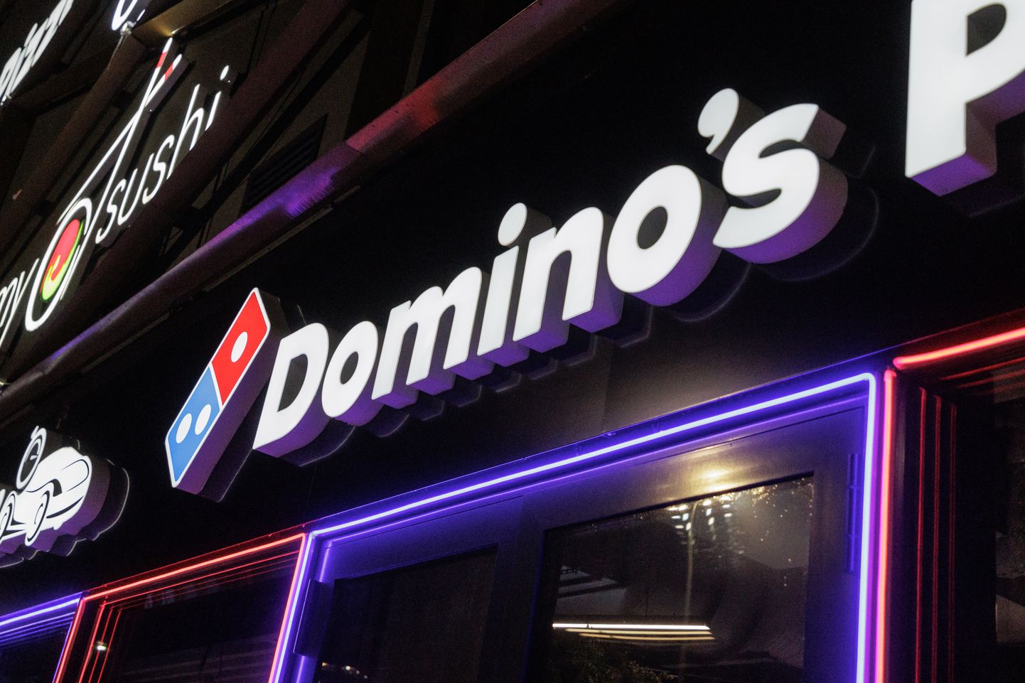 05.12.2023, Таллинн. Открытие первого эстонского ресторана сети пиццерий Domino's Pizza.