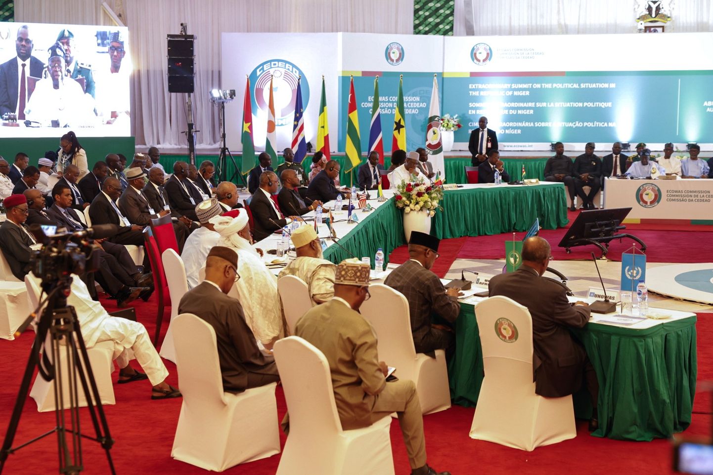 epa10793174 Leaders of the Economic Community of West African States (Ecowas) meet to discuss the political situation in Niger, in Abuja, Nigeria, 10 August 2023. Two weeks have passed since democratically elected Niger President Mohamed Bazoum, was ousted in a coup led by General Abdourahmane Tchiani, head of the presidential guard.  EPA/STR