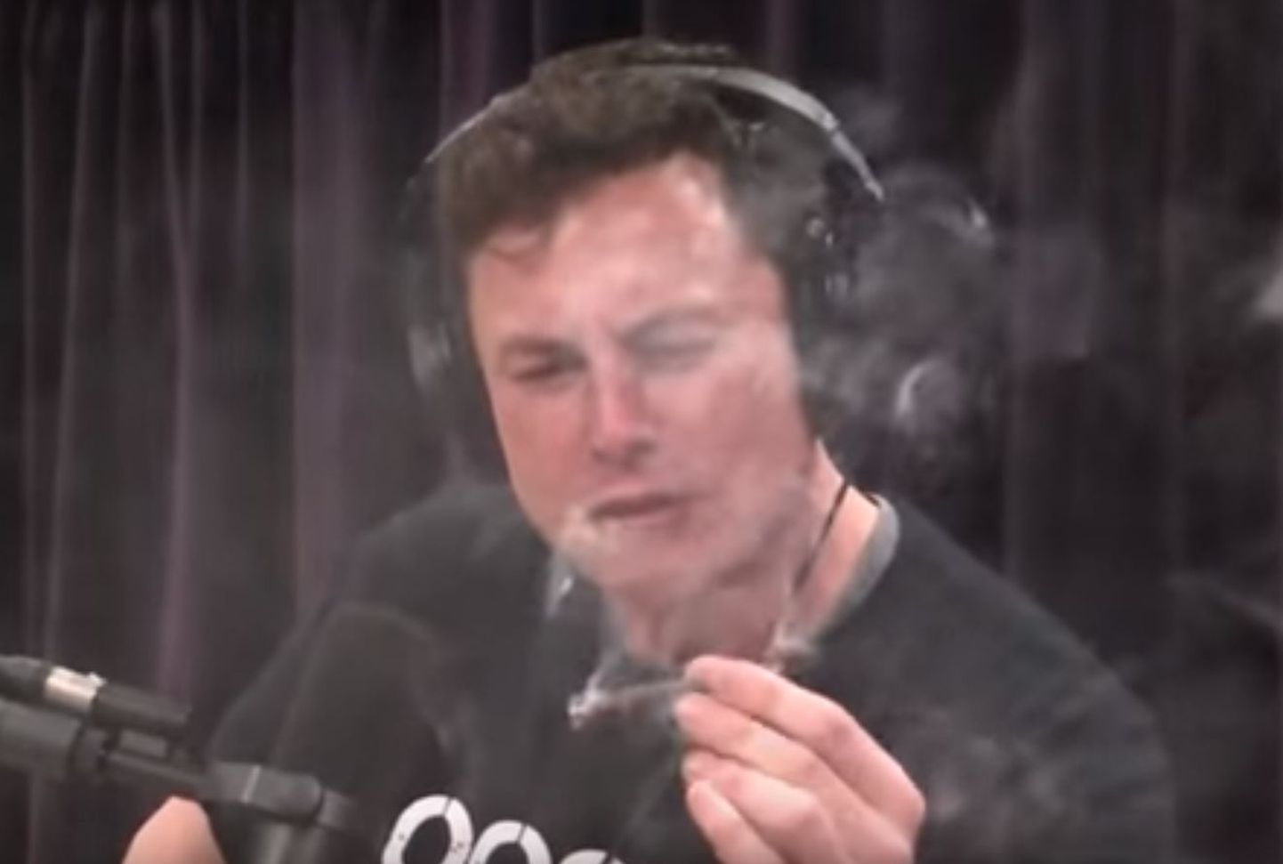 Elon Musk proovis paar kuud tagasi raadiosaates teist korda elus kanepit suitsetada.