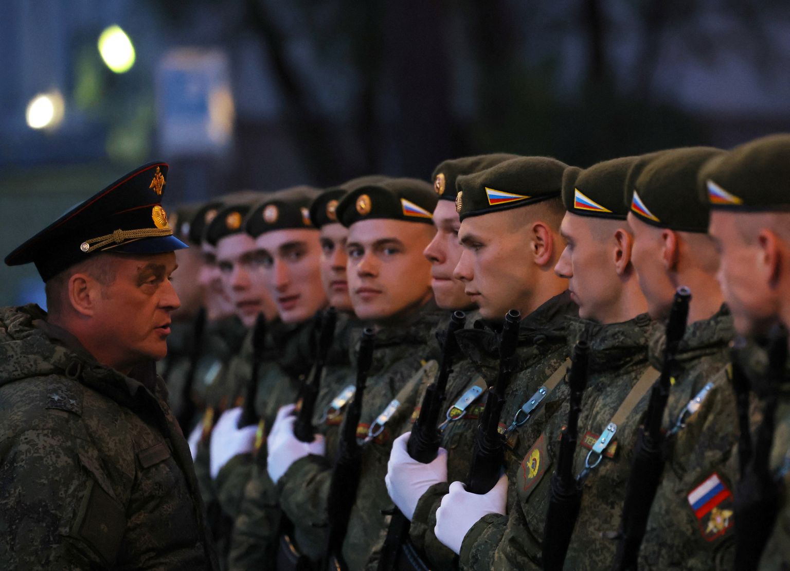 Российские военнослужащие на репетиции военного парада в Москве, Россия, 27 апреля 2023 года.
