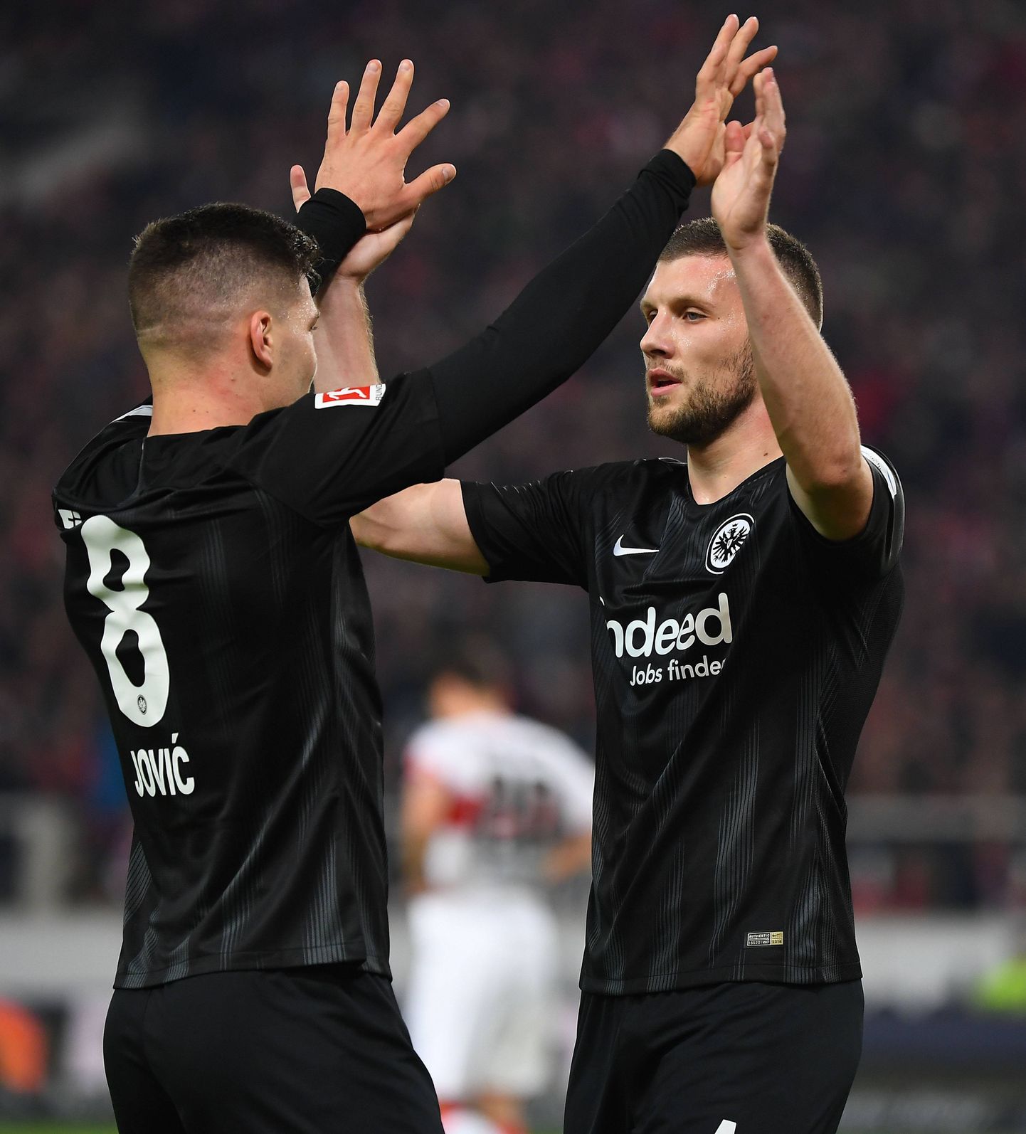 Eintrachti mängijad väravat tähistamas.