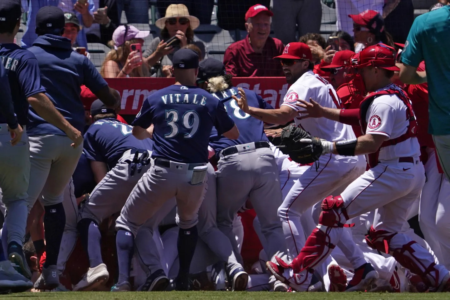 Kaklus Seattle Marinersi ja Los Angeles Angelsi mängijate vahel.