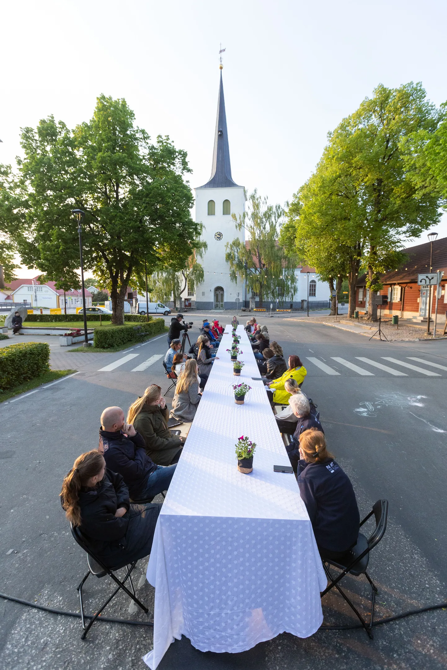 Hetk Paide teatri rännaklavastusest "Väljak"