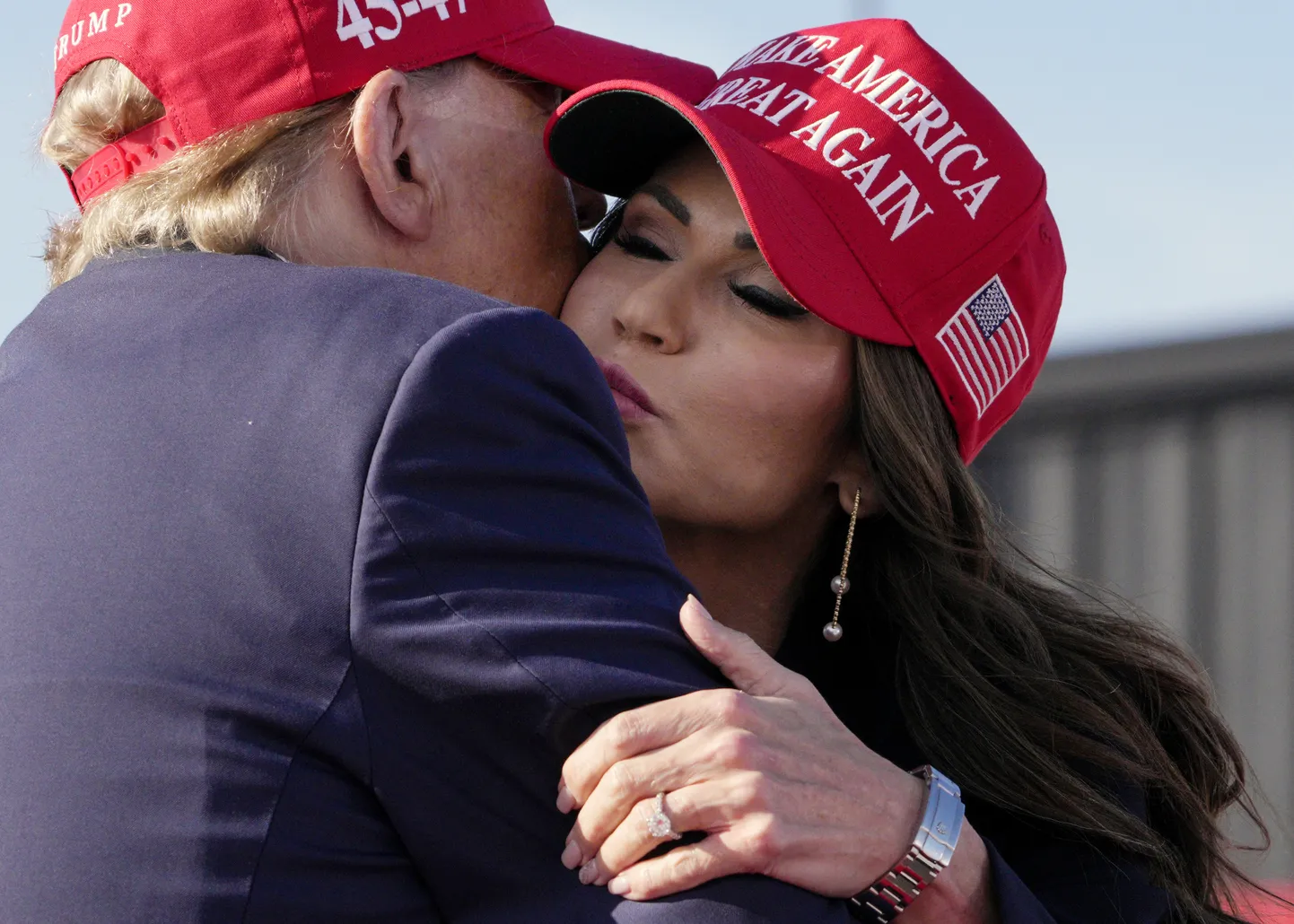 Kristi Noem ja Donald Trump kampaaniaüritusel Ohios.