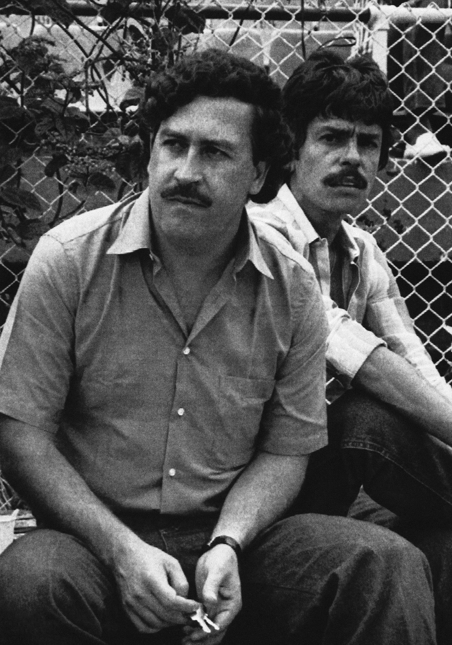 Colombia narkoparun Pablo Escobar (esiplaanil) koos oma venna Robertoga 1983. aasta fotol