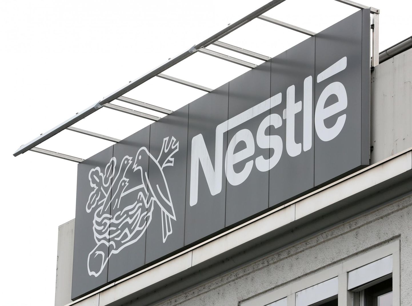Nestlé logo.