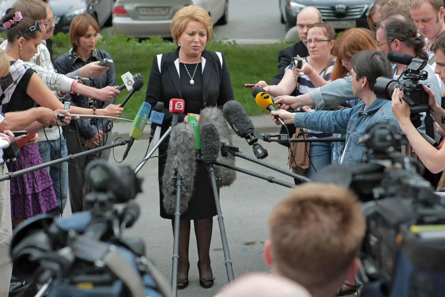 Valentina Matvijenko vastab ajakirjanike küsimustele ja seda pärast kohtumist president Dmitri Medvedeviga.