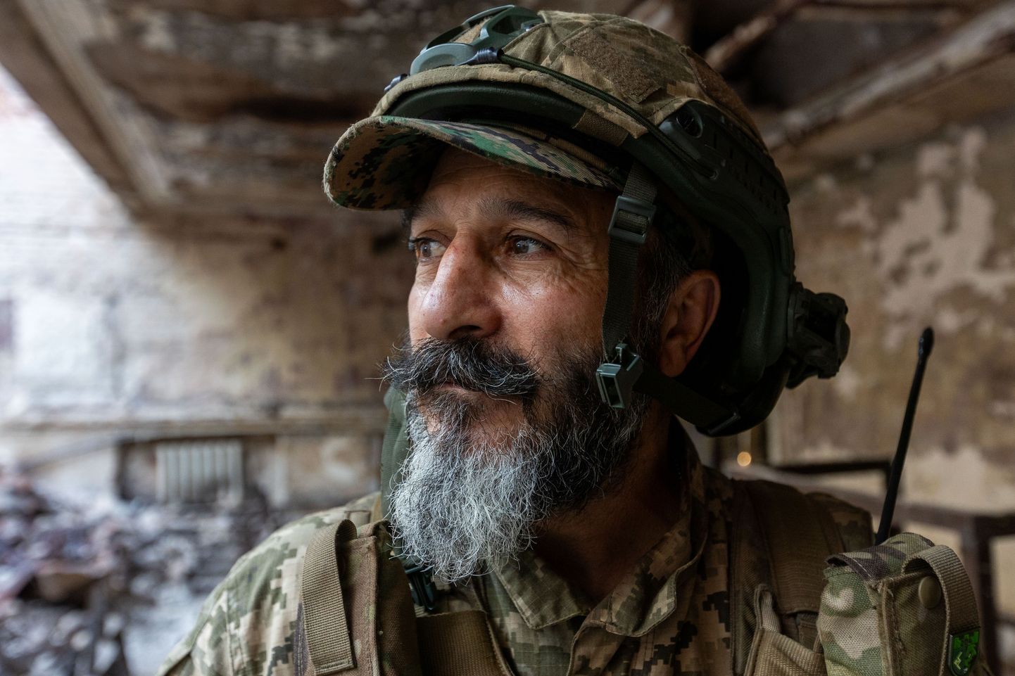 Suurema osa elust Ukrainas elanud 59-aastane aserbaidžaanlane Džabi ei kaheldnud hetkegi, kas minna või mitte Ukraina vabaduse eest sõdima. Tema sõnul on vaba Ukraina eest selles sõjas oma elu andnud juba üle saja aseri.