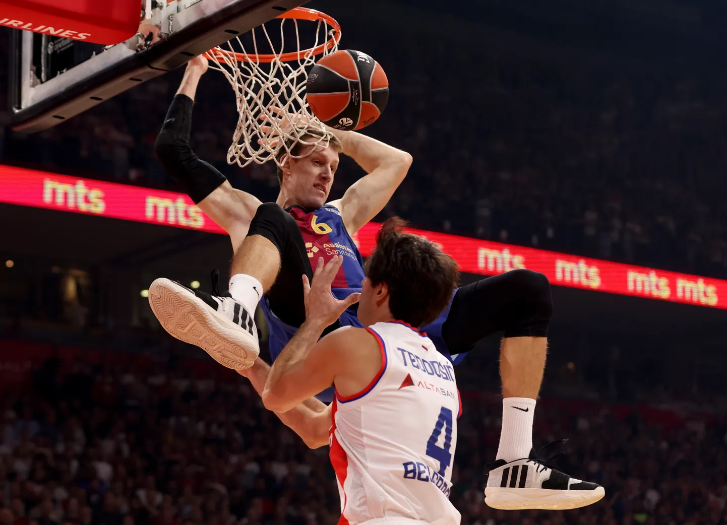 Zvezda ja Barcelona pidasid tulise duelli.