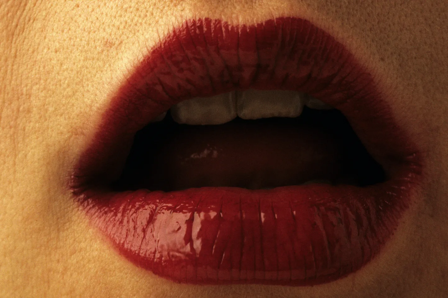 Naised limpsivad elu jooksul huulepulgast korraliku kõhutäie.