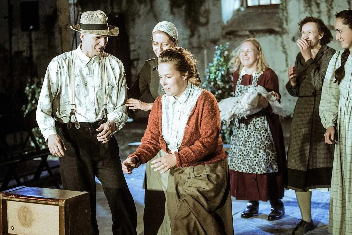 Suvelavastus «Lõikuspeo tantsud». FOTO: Alan Proosa/Rakvere Teater