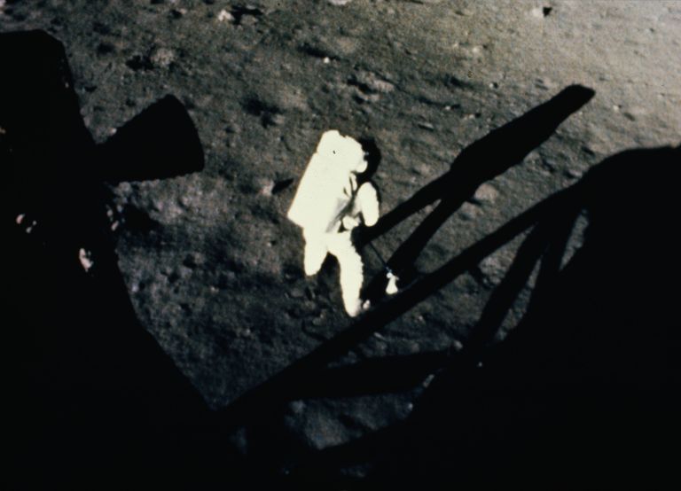 USA NASA astronaut Neil Armstrong 21. juulil 1969 Kuu pinnal. Pildi tegi astronaut Buzz Aldrin kuumooduli aknast.