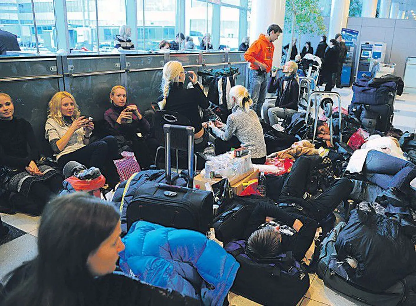 28 декабря из-за отмены многих рейсов залы ожидания в аэропорту «Домодедово» были переполнены. Фото иллюстративное