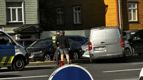 ФОТО ⟩ «Движение сильно затруднено»: на оживленном таллиннском перекрестке произошло ДТП