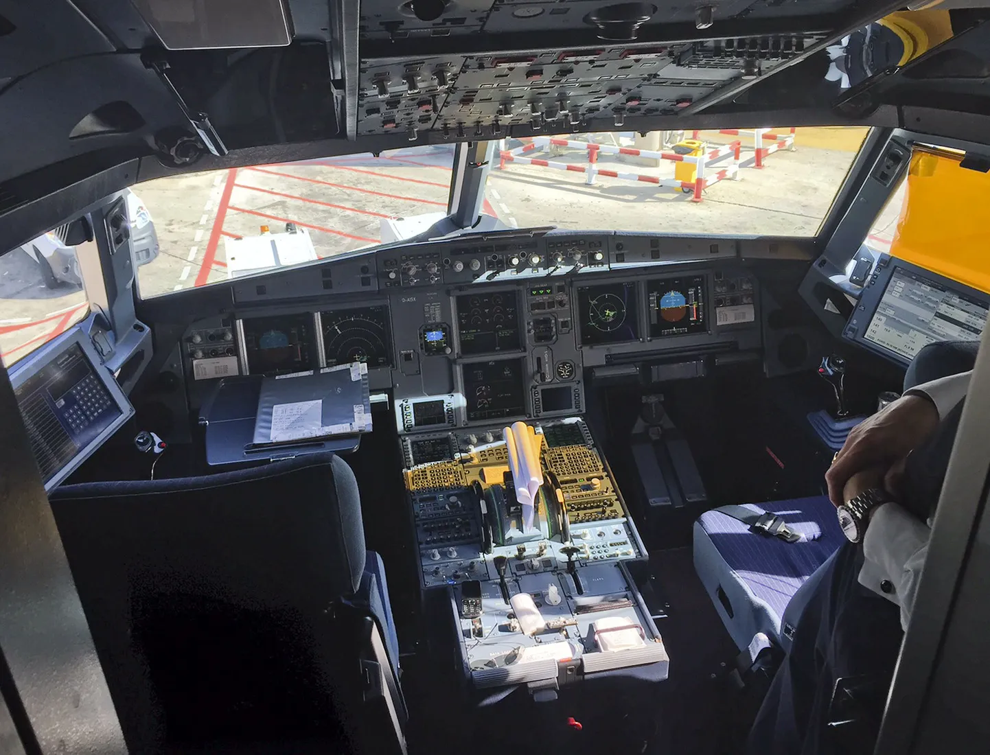 Самолет Airbus A-320, следовавший из Барселоны в Дюссельдорф, разбился 24 марта в районе Альп во Франции.