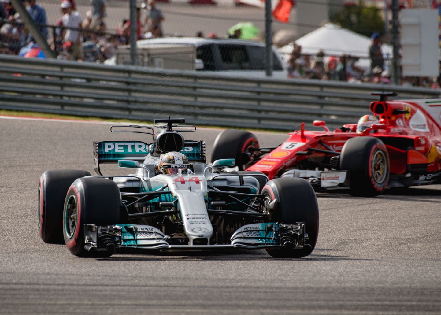 Lewis Hamilton ees, Sebastian Vettel teda jälitamas - selline on MM-sarja üldseis.