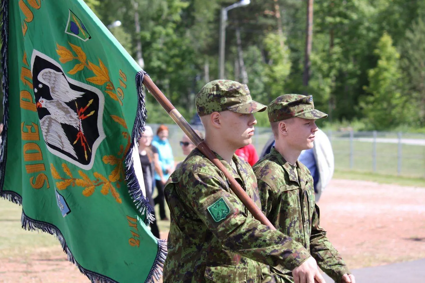 Staabi- ja sidepataljonil on 90 aasta jooksul olnud neli lippu, mis kõik on seotud Järvamaaga. 1. augustil tuuakse kõik need Paidesse huvilistele vaadata.