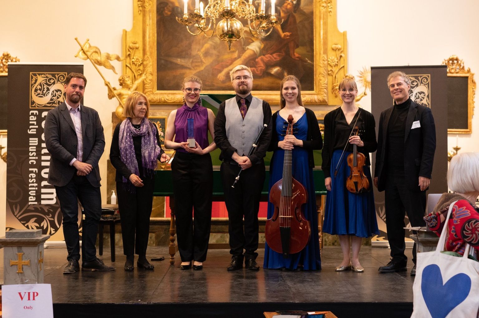 Tšellist Johanna Randvere sai Soome ansambli Æstus kooseisus Rootsi vanamuusikakonkursil esimese koha.