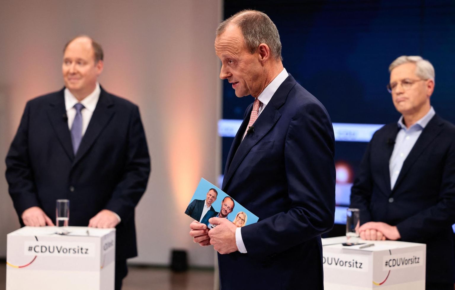Kristlik-Demokraatliku Liidu (CDU) esimeheks pürgivad Helge Braun (vasakult), Friedrich Merz ja Norbert Röttgen pidasid kuu hakul partei peakorteris debati, et veenda erakonna lihtliikmeid just enda sobivuses erakonda valimiskaotuse järel kriisist välja juhtima. 