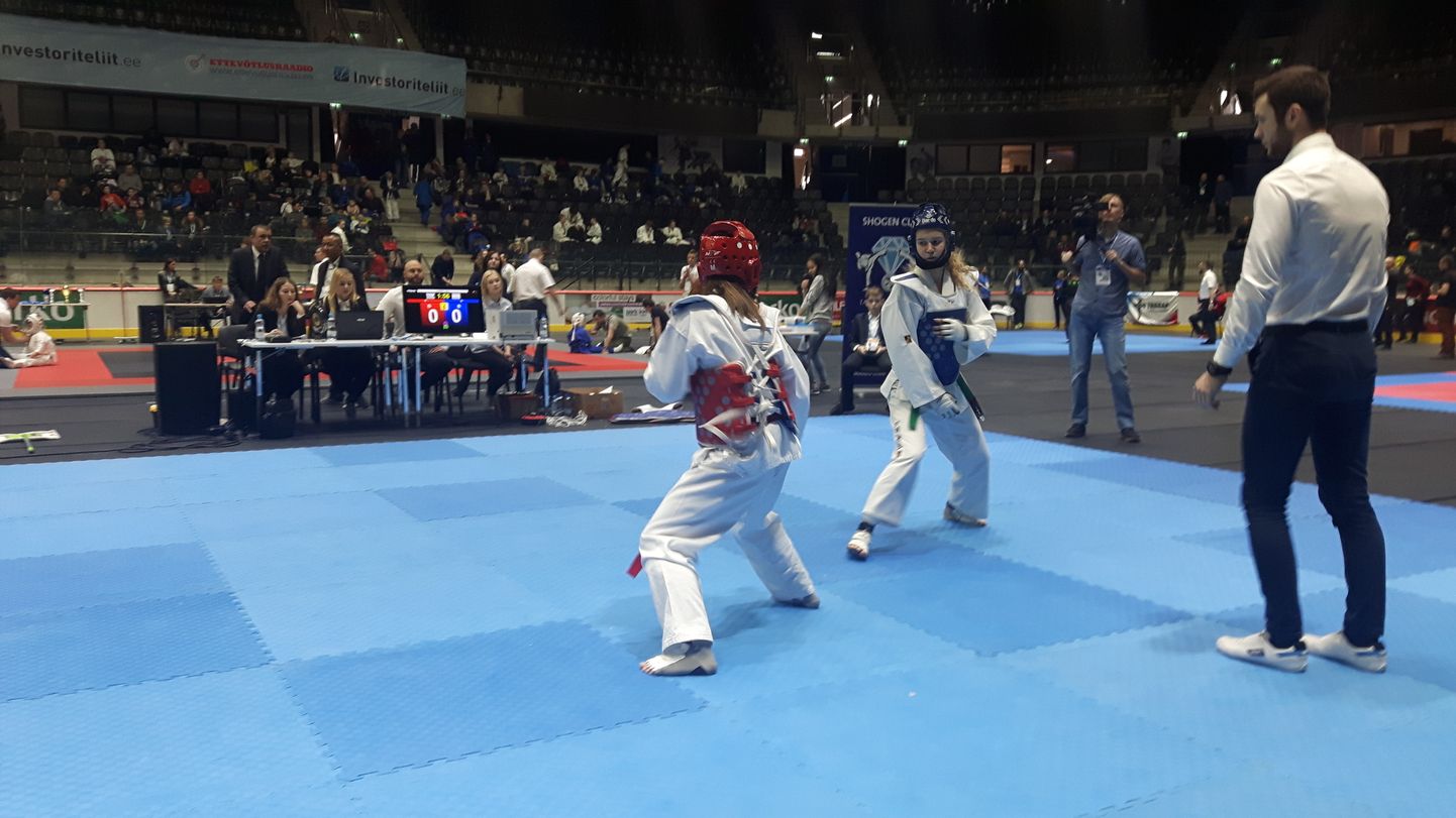 Pärnu taekwondo klubi ja spordiklubi Dojang sportlased võitsid Tallinnas Tondiraba jäähallis võitluskunstide Eesti meistrivõistlustelt kolm kuld- ja neli hõbemedalit.