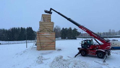 Kasti pakitud Eesti suurim lumememm ootab ilmavalgust