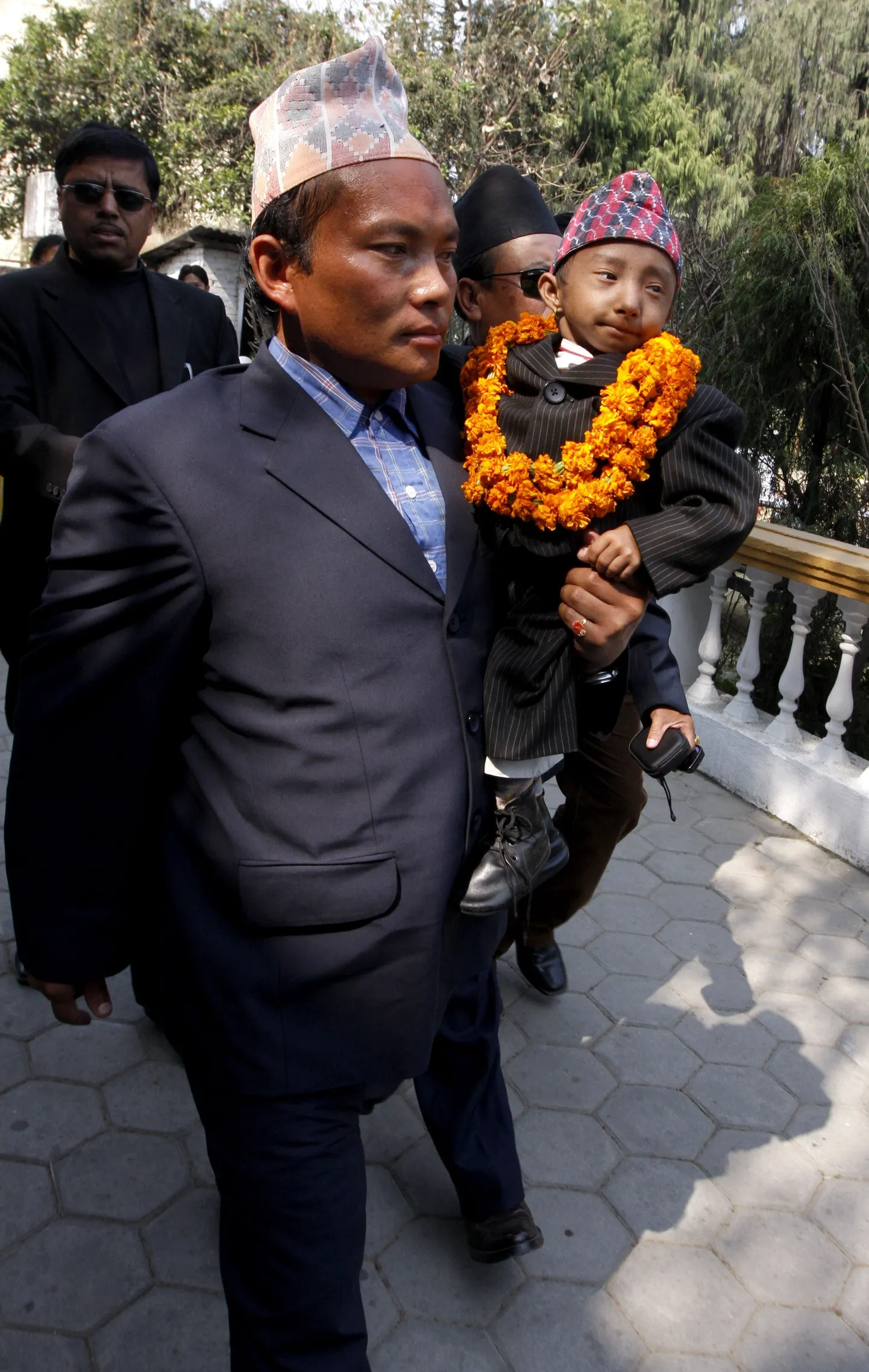 Khagendra Thapa Magar oma isa Rup Bahadur Thapa Magari süles