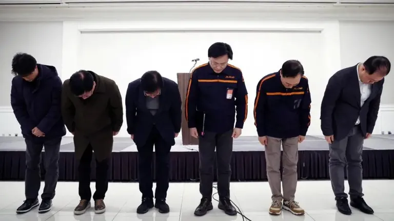 Руководители Jeju Air принесли публичные извинения