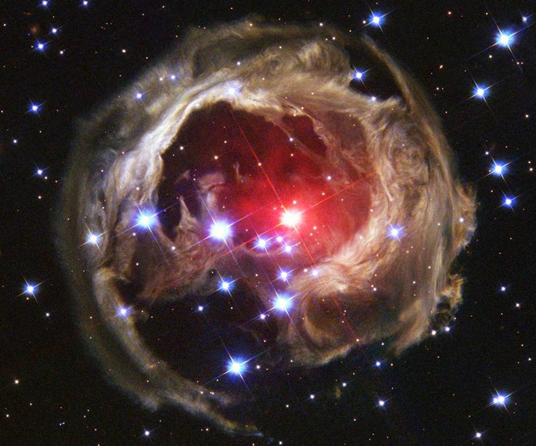 Hubble'i teleskoobi pilt Ükssarviku tähtkujus asuvast V838 Monocerotis tähest