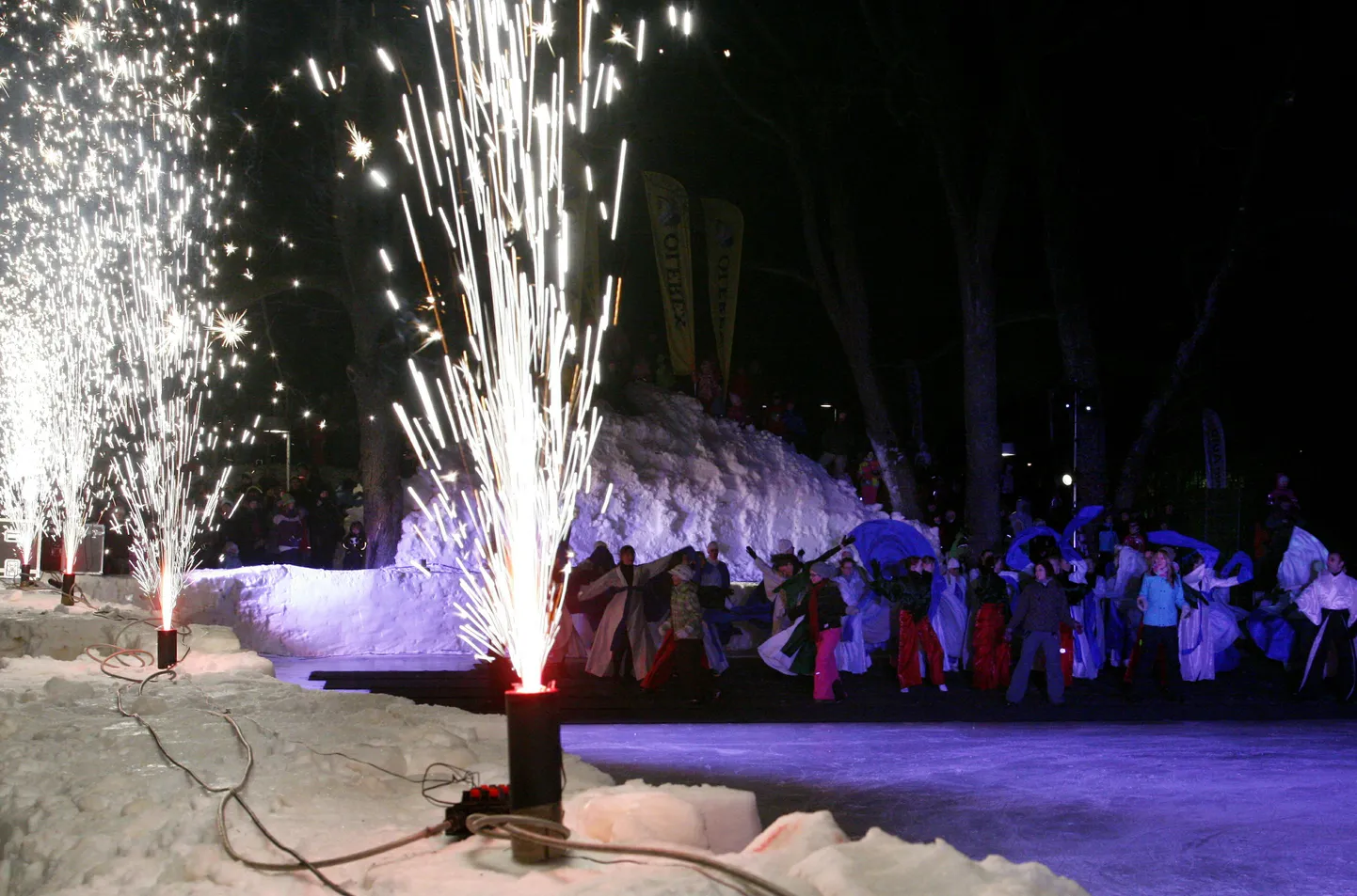 Jääfestivali avasou " Talve pühitsus" Pärnu Vallikääru talvepargis.