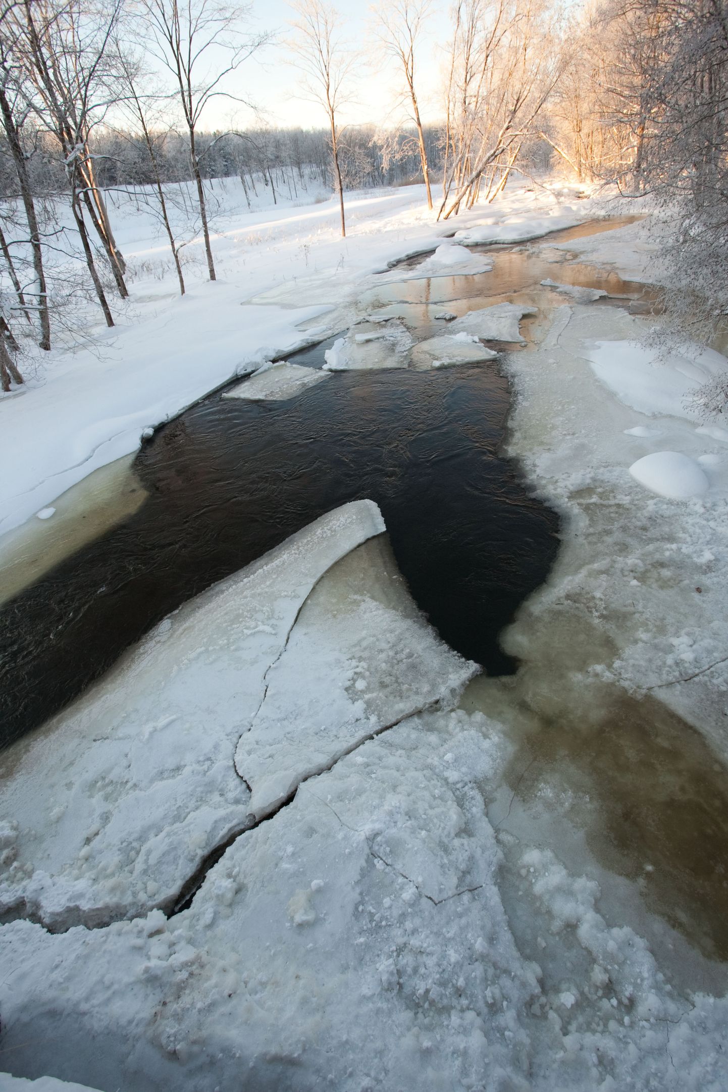 Talvine jõgi. Illustratiivne foto.