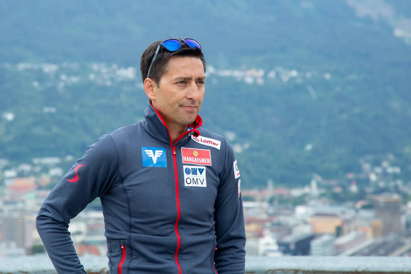 Mario Stecher usub, et naised ei ole veel täielikult lennumäel võistlemiseks valmis, kuid sportlased vaidlevad talle vastu.