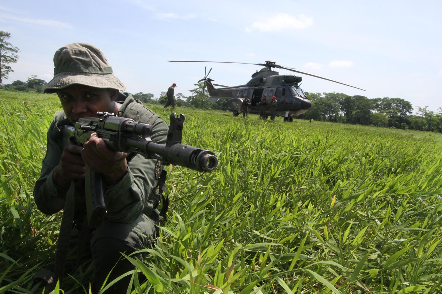 Venezuela sõdur riigipiiri valvamas