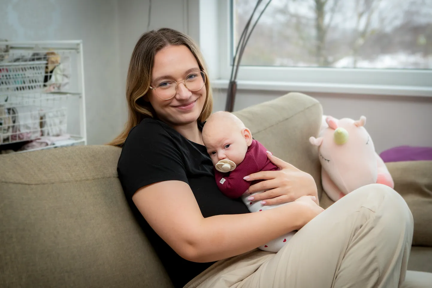 ELU EI SAA SEISMA JÄÄDA: “Hingame sisse oma praegust reaalsust, tema beebilõhna, väikeseid naeratusi. Kuidagi peab eluga edasi minema,” lausub Viktoria.