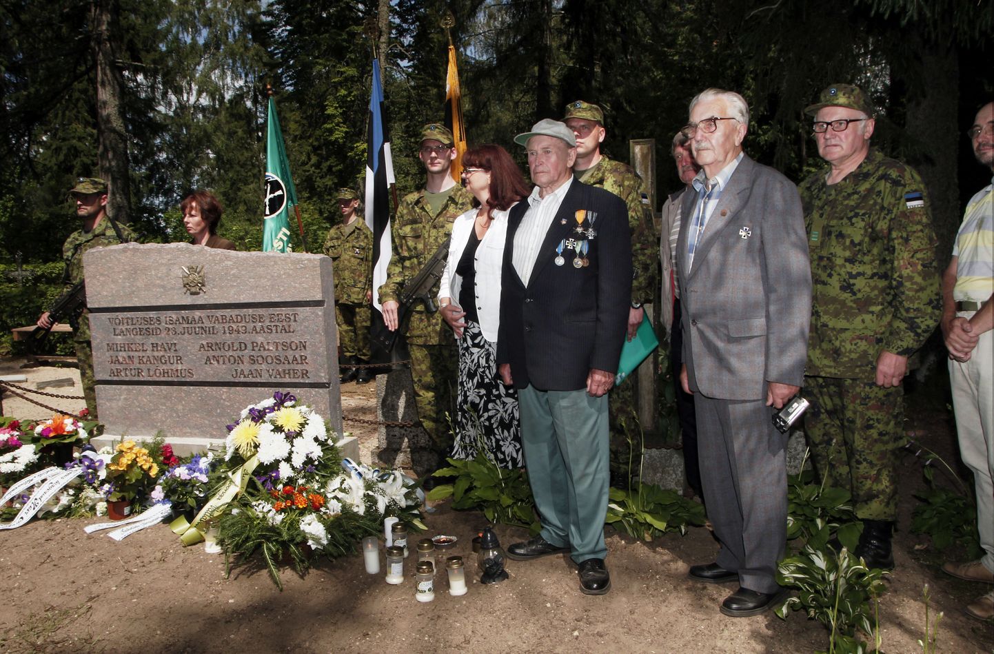 Mihkli kalmistul avati metsavend Mihkel Havi ja tema salga liikmete hauda tähistav mälestuskivi.