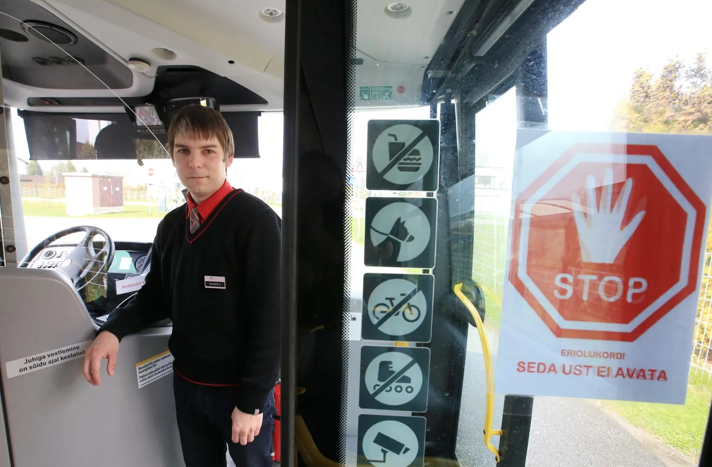 Tartlasi sõidutava ASi Go Bus bussijuht Rainer Arak on eriolukorra ajal terve püsinud ja alustas ka eile liinil number 10 sõitu Kvissentali peatusest.