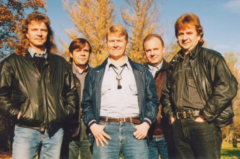 Ansambel Paradoks. Vasakult: Peeter Kirss, Andrus Särev, Jaan Reim, Kuldar Eller, Enno Rõõs
