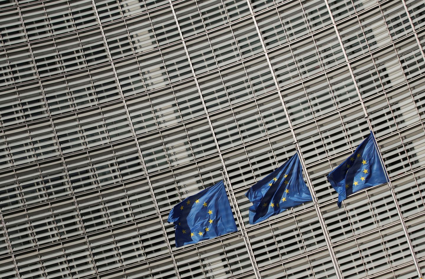 Euroopa Liidu lipud Euroopa Komisjoni  peakorteri ees Brüsselis.