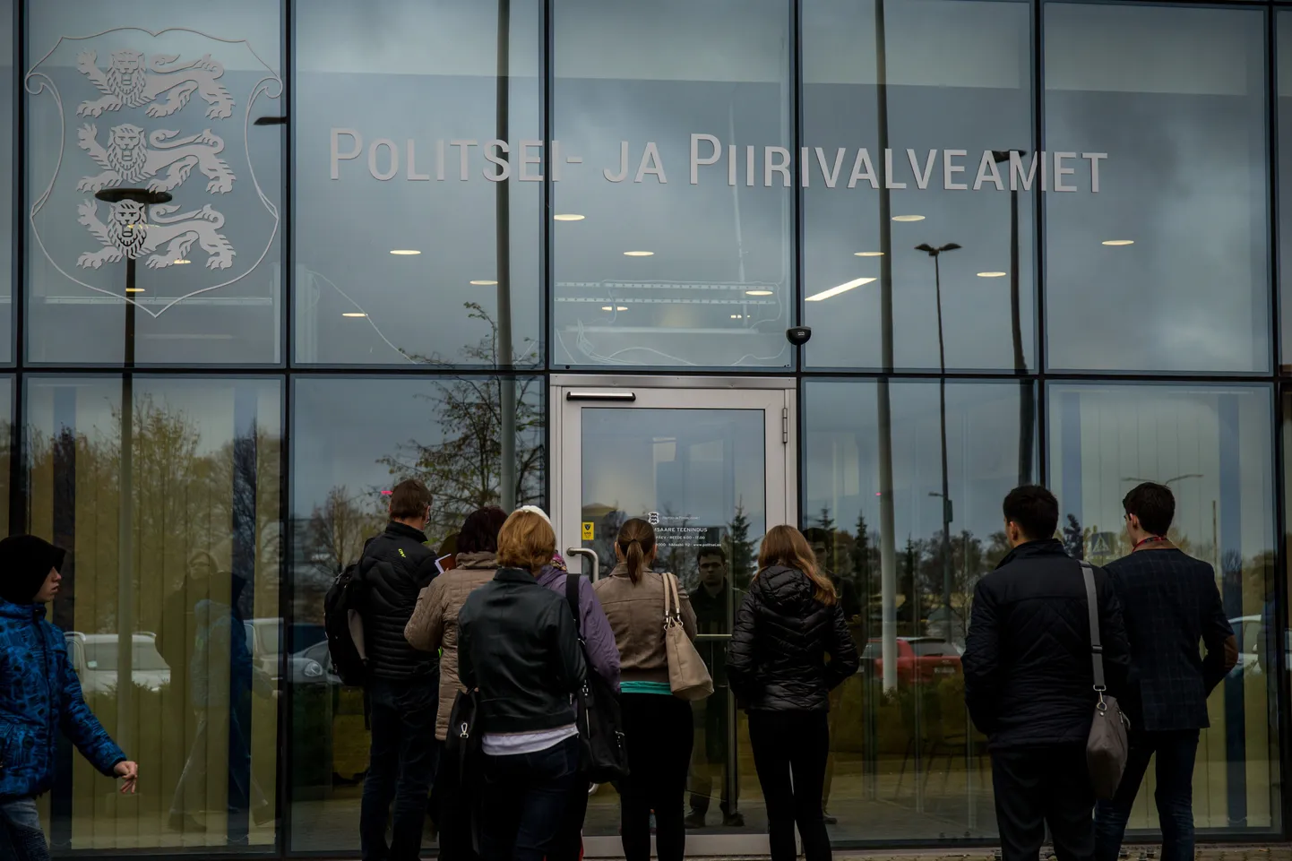 Департамент полиции и погранохраны ежегодно выдает документы сотням тысяч временных и постоянных жителей Эстонии. Ошибки, конечно, возможны, но чаще решения специалистов все же правильны и обоснованны.