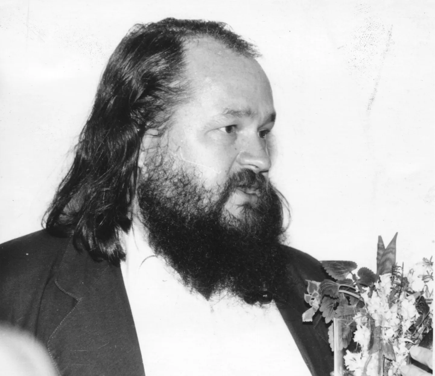 Legendaarne kunstnik, arhitekt ning avangardist Leonhard Lapin 90ndatel.