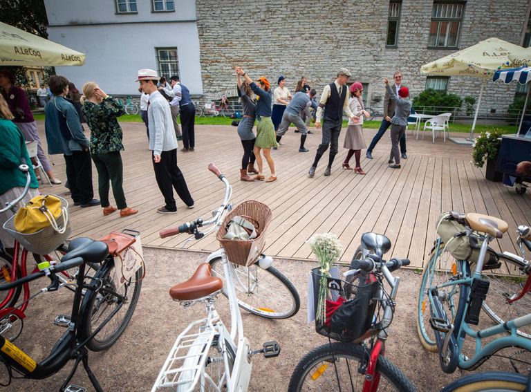 «Swing&Ride», svingtantsu ja rattasõidu stiilipidu Tallinna vanalinnas.