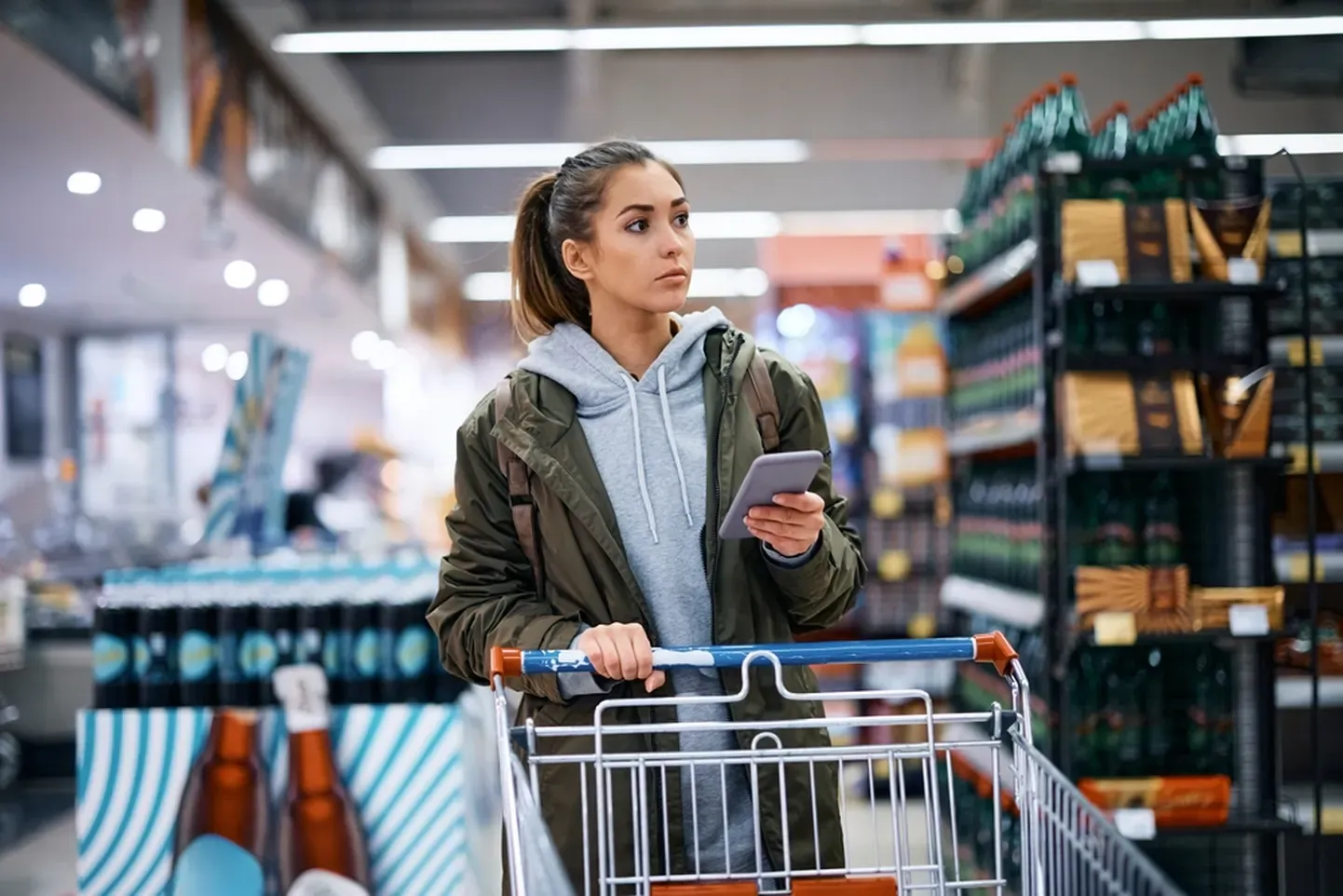 Представители торговых сетей утверждают, что самыми популярными продуктовыми товарами у покупателей остаются эстонские. Иллюстративное фото.