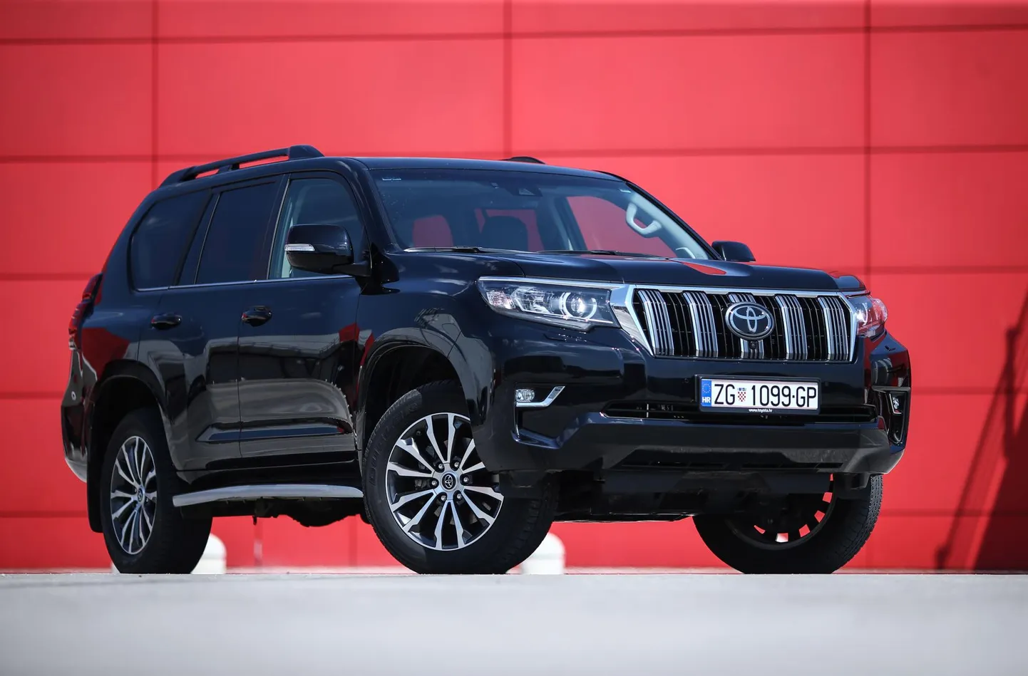 Toyota Land Cruiser. Foto on illustreeriv.