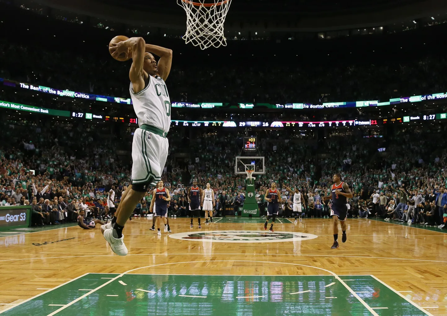 Avery Bradley 29 punkti aitasid Bostonil kolmandat korda Washingtonist üle olla.