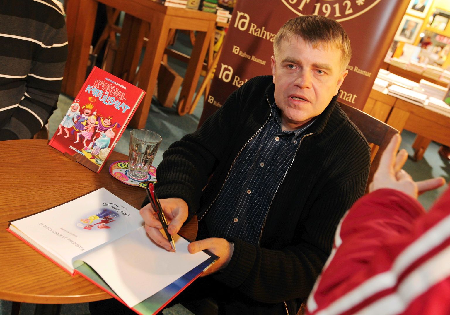 Andrus Kivirähk esitles lasteraamatut «Karneval ja kartulisalat»