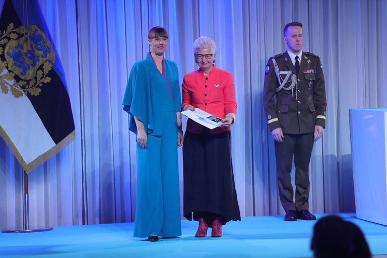 Pärnu naiste tugikeskuse juht Margo Orupõld pälvis Punase Risti III klassi teenetemärgi.