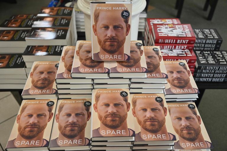 Prints Harry autobiograafia «Spare» ilmus 10. jaanuaril. Pildil on raamatud Barnes & Noble'i raamatupoes New Yorgis. 