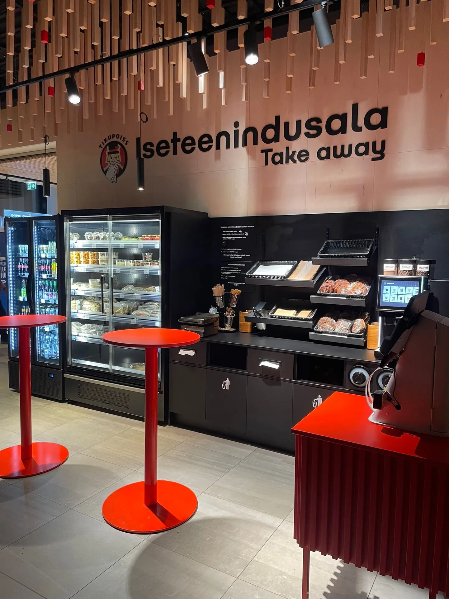 Tikupoisi restorani uus iseteeninduslett
