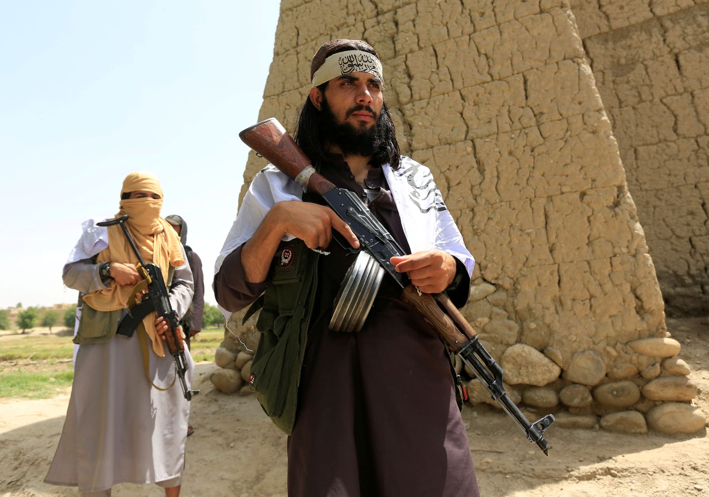 Talibani liikmed relvarahu ajal Nangahari provintsis.