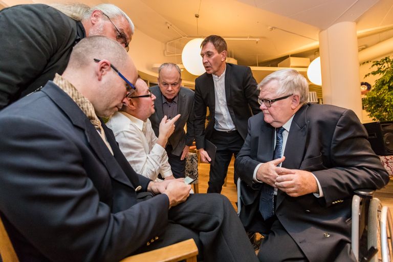 Tegusa Tallinna ja Savisaare valimisliidu valimispidu kohvikus Komeet