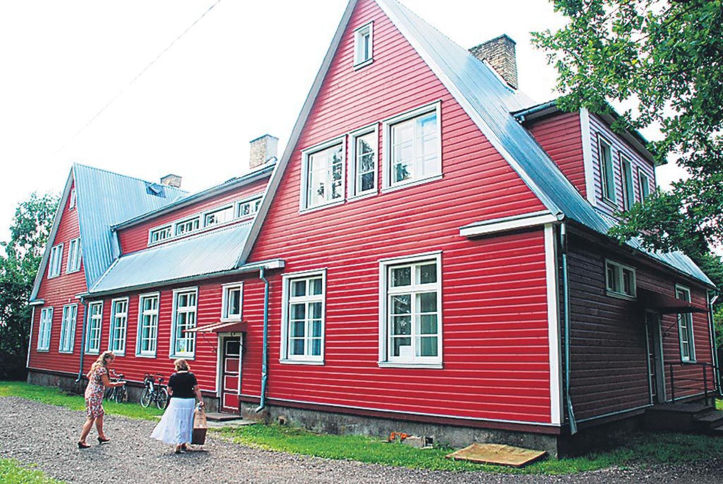 Ettevõtlikud taluperemehed ehitasid Soeva külla 1936. aastal koolimaja, milles asub Aruvälja rahvamaja ja kus noored saavad käia oma toas lauamänge mängimas.